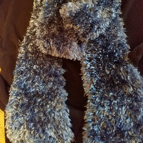 Plush Eyelash Scarf - Picture 7 of 12